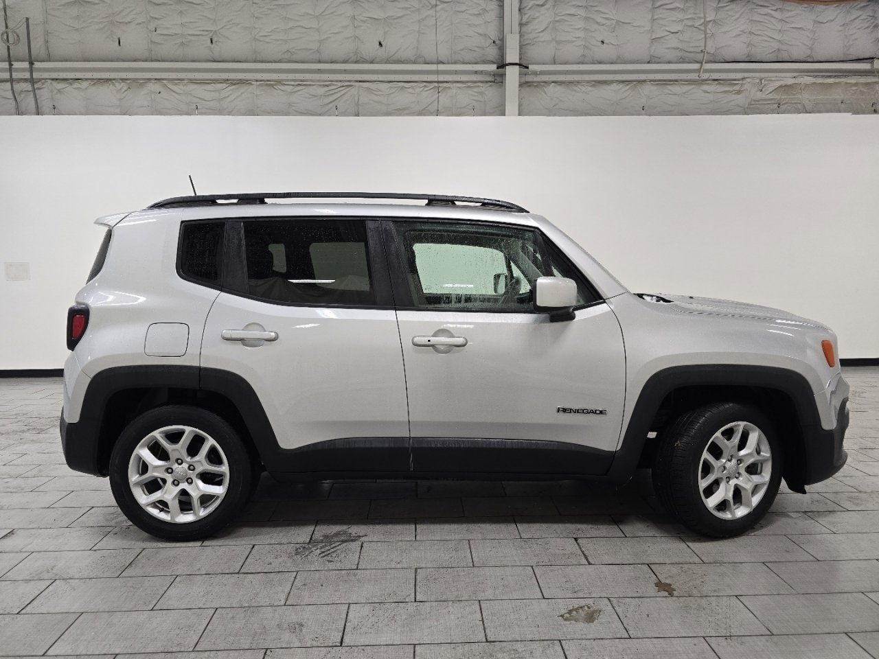 Used 2018 Jeep Renegade Latitude w/ Cold Weather Group image 13