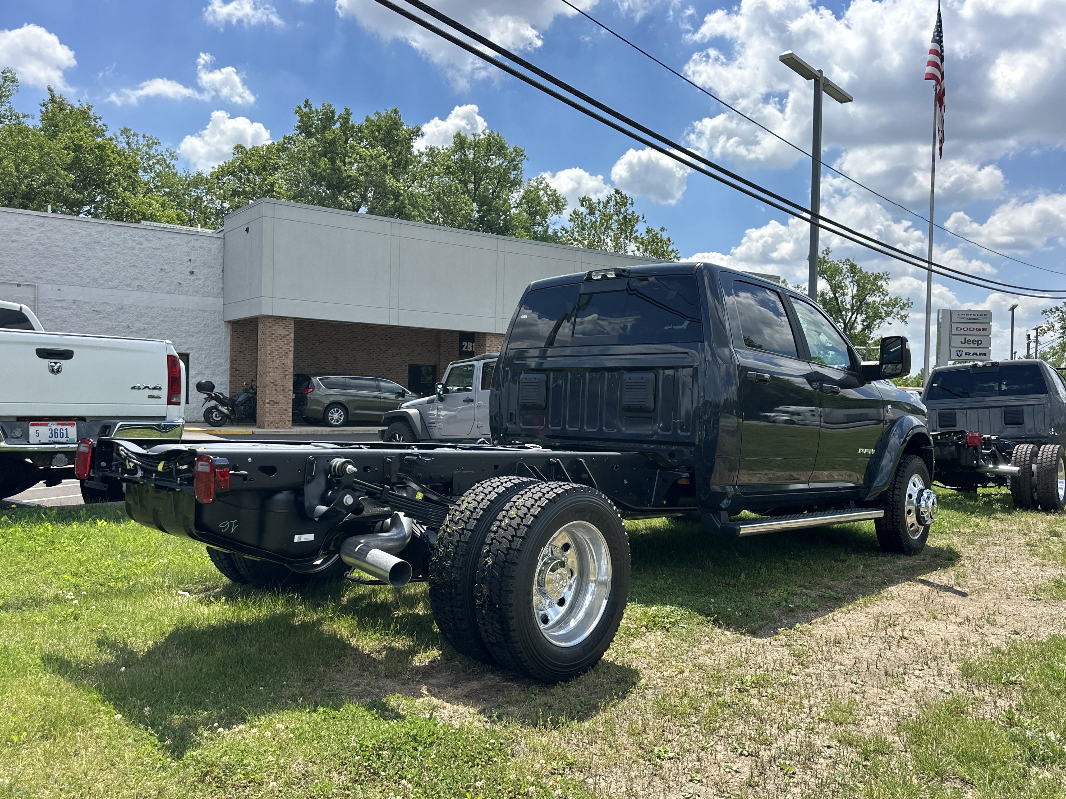 New 2026 RAM 5500 4x4 Crew Cab w/ Laramie Trim Package image 18
