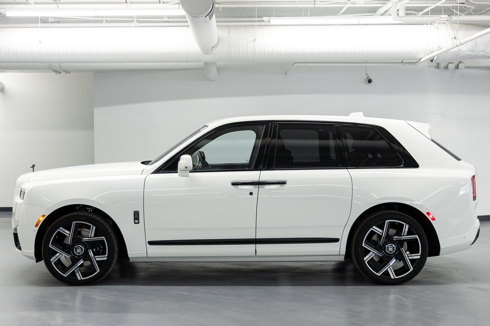 New 2026 Rolls-Royce Cullinan Black Badge AWD/4WD image 2