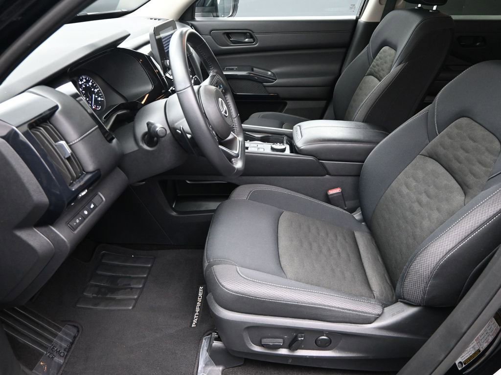 Used 2025 Nissan Pathfinder SV image 22
