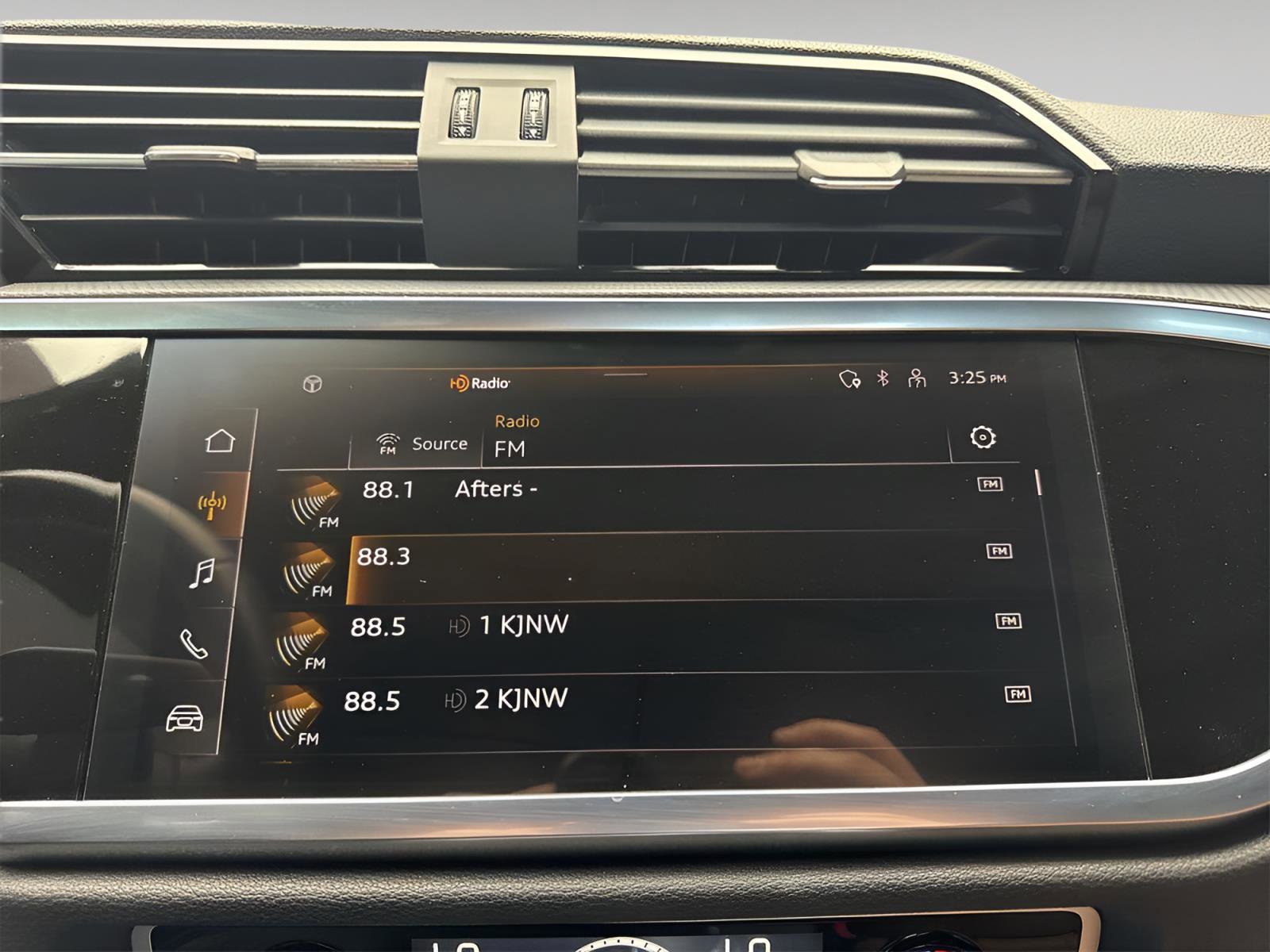 Used 2023 Audi Q3 2.0T Premium Plus w/ Premium Plus Package image 16