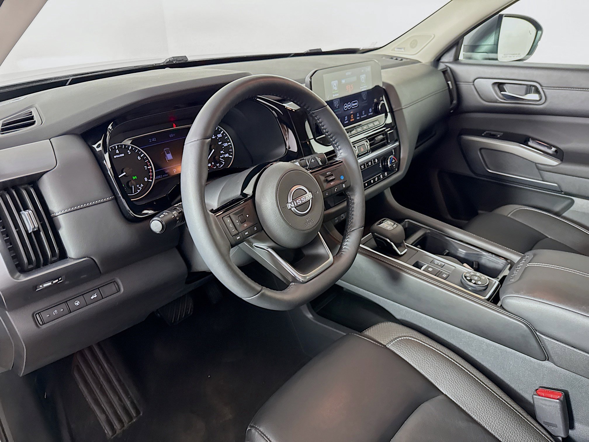 Used 2023 Nissan Pathfinder SL w/ SL Premium Package image 8