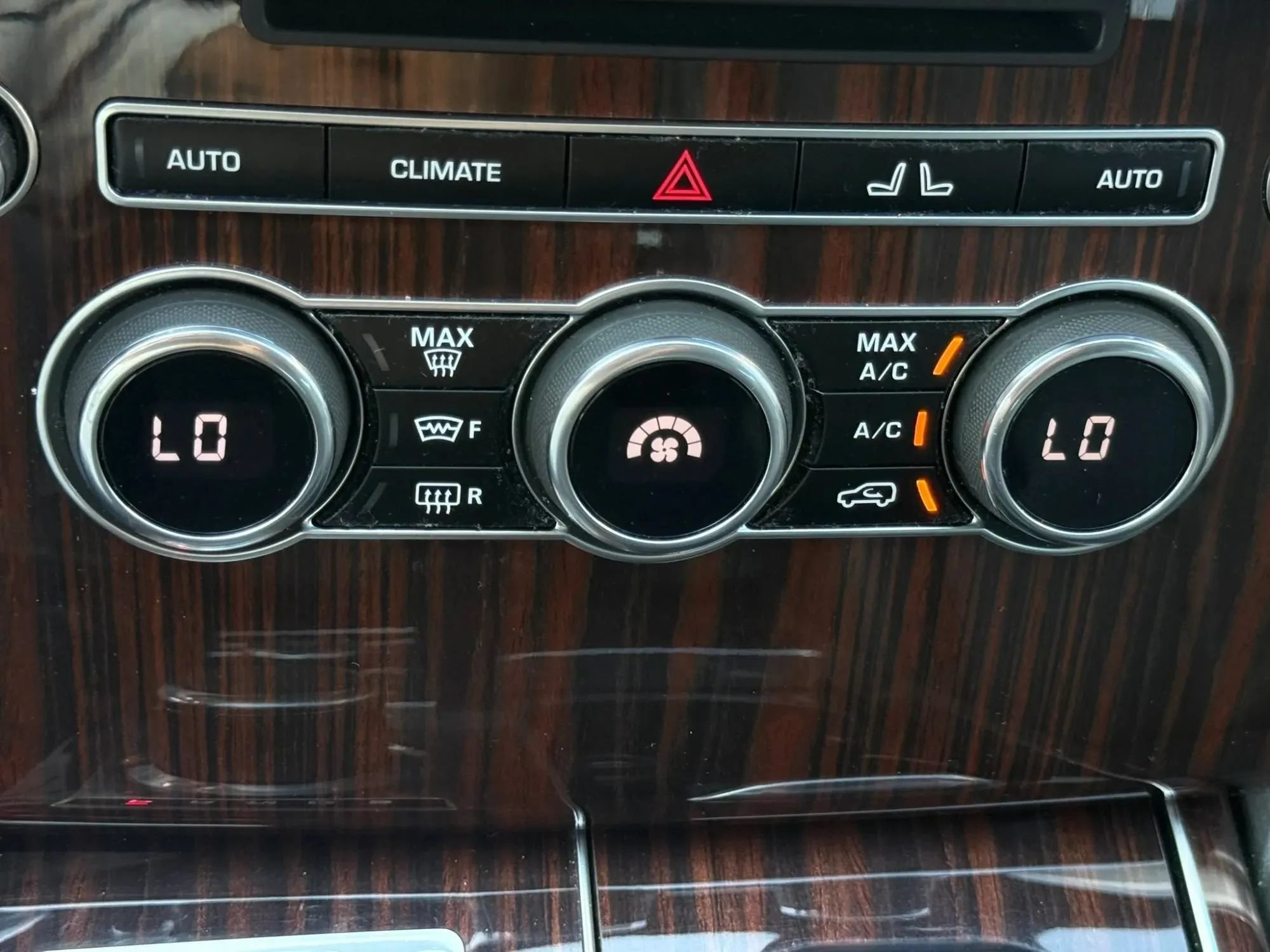 Used 2015 Land Rover Range Rover AWD/4WD image 33
