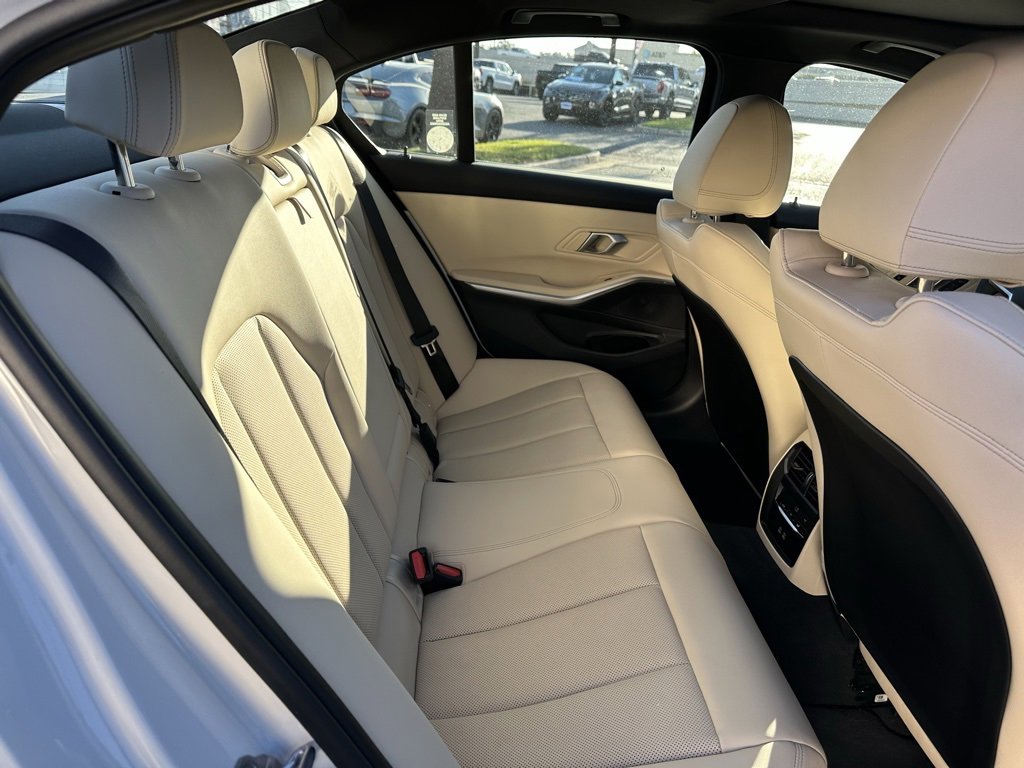Used 2025 BMW 330i Sedan w/ Premium Package image 20