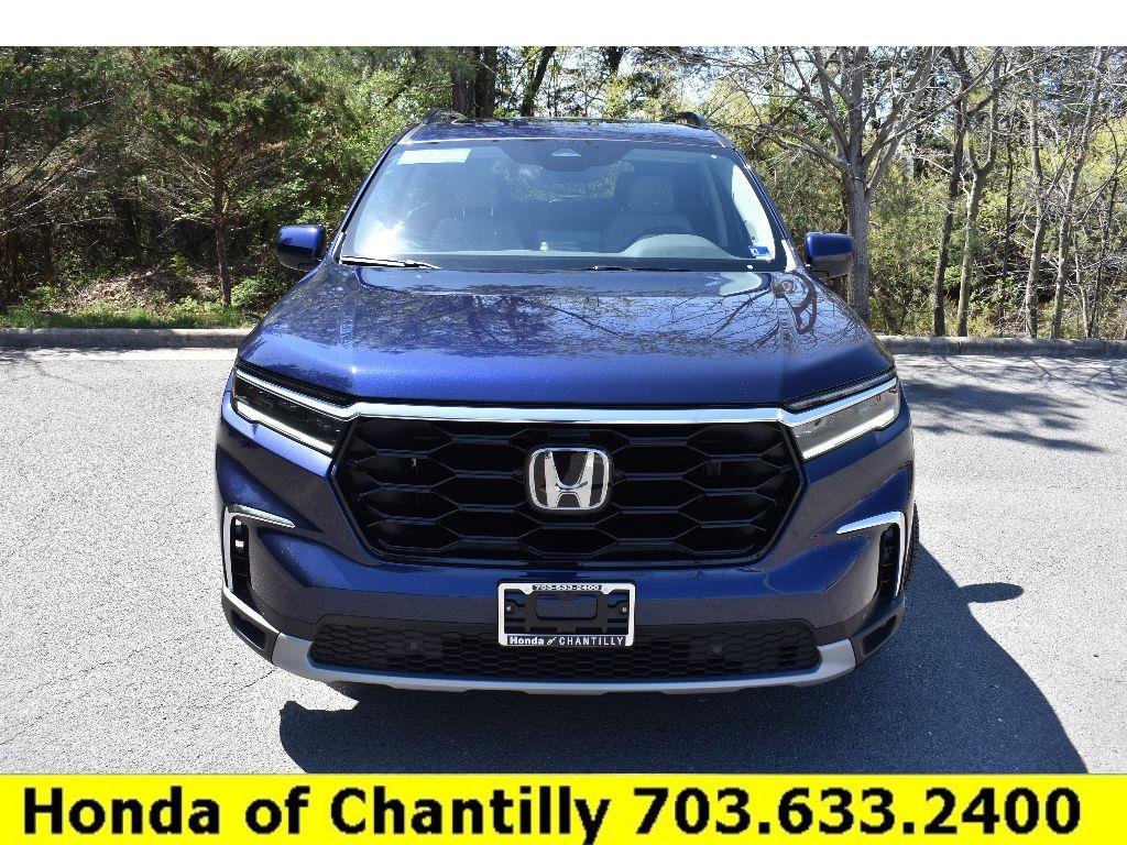 Used 2025 Honda Pilot Touring image 2