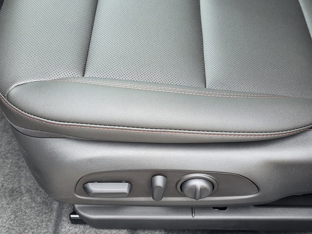 New 2026 Chevrolet Trax RS w/ Sunroof Package FWD image 31