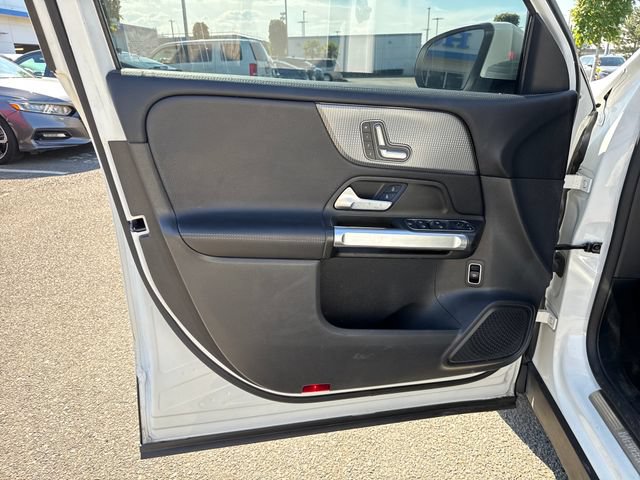 Used 2022 Mercedes-Benz GLB 250 4MATIC w/ Premium Package Lite image 16