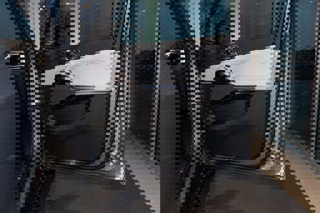 New 2026 BMW X5 xDrive50e w/ Climate Comfort Package image 20