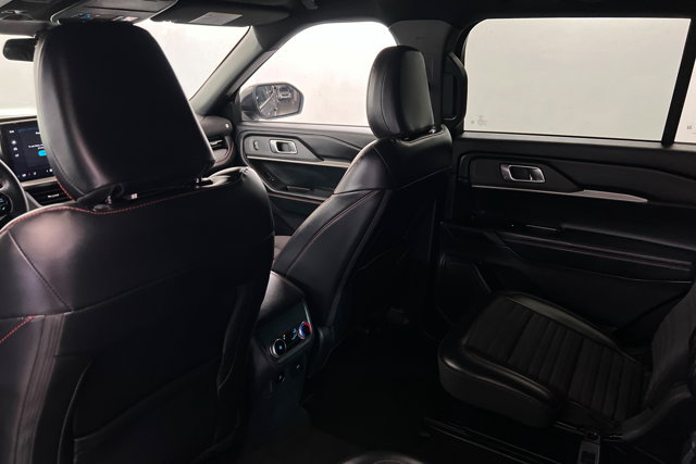 Used 2025 Ford Explorer ST-Line AWD/4WD image 19