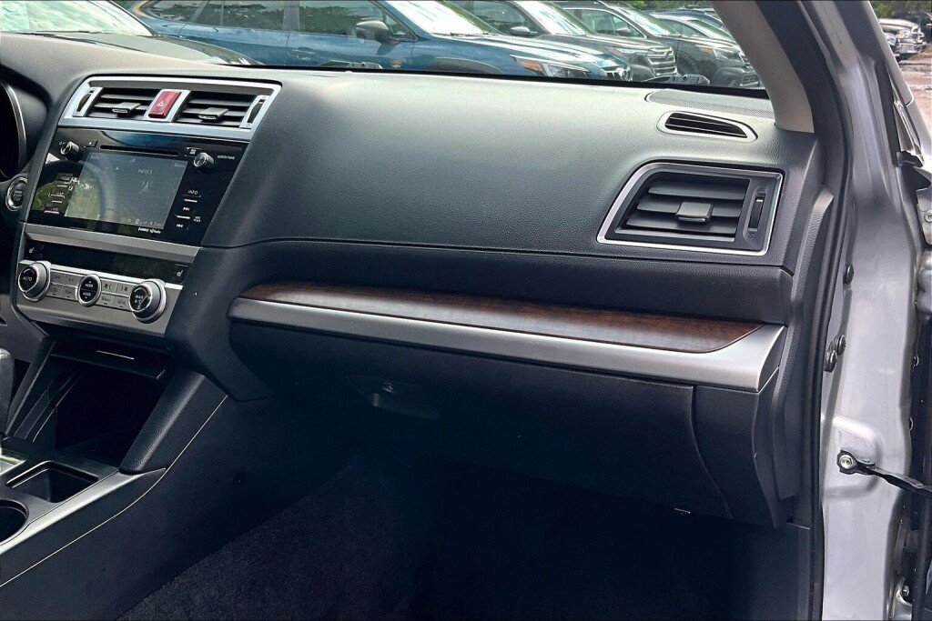 Used 2015 Subaru Outback 2.5i Limited AWD/4WD image 11
