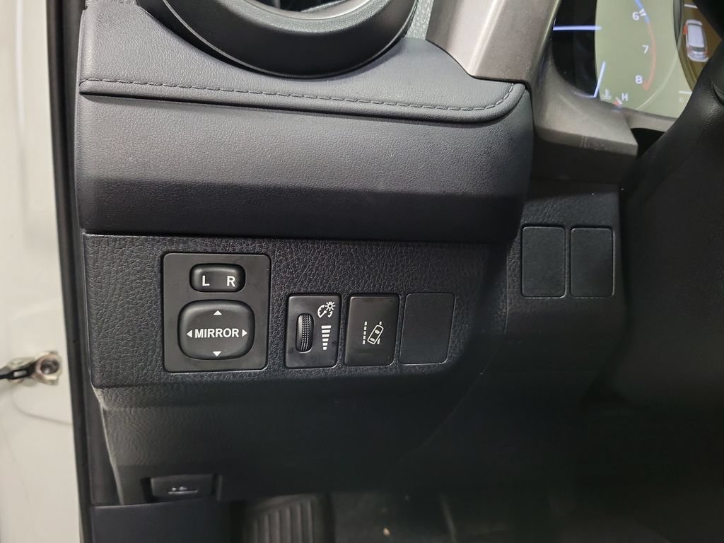 Used 2018 Toyota RAV4 LE w/ All Weather Liner Package FWD image 26