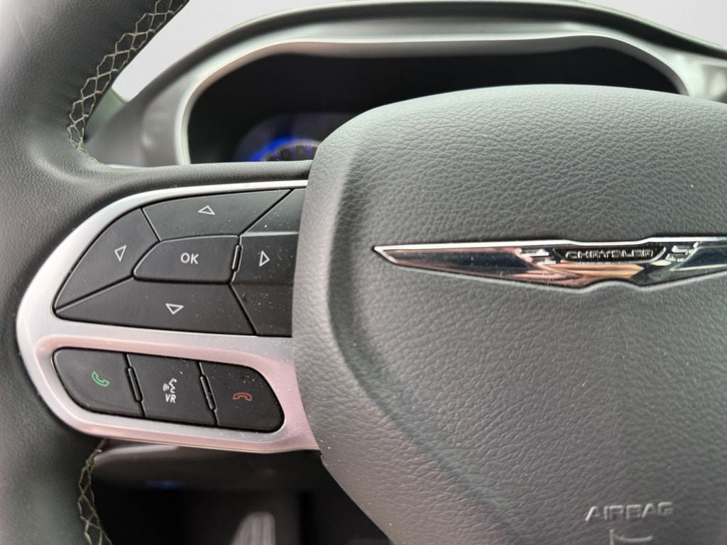 Used 2025 Chrysler Pacifica Select FWD image 27