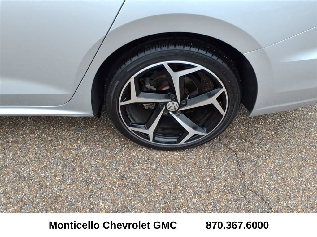 Used 2020 Volkswagen Passat 2.0T R-Line image 9