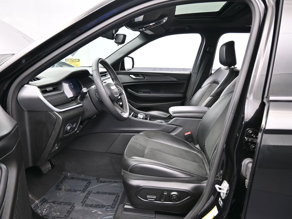 Used 2024 Jeep Grand Cherokee L Altitude image 12