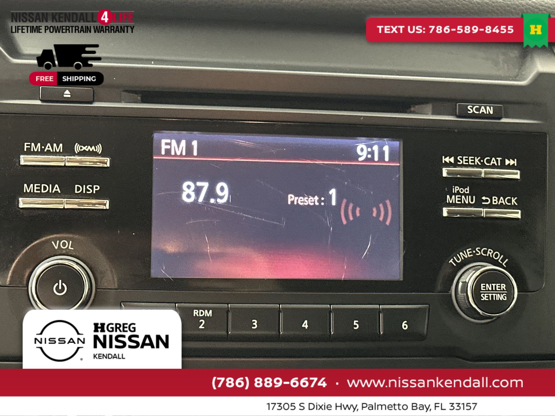 Used 2018 Nissan Titan SV image 22