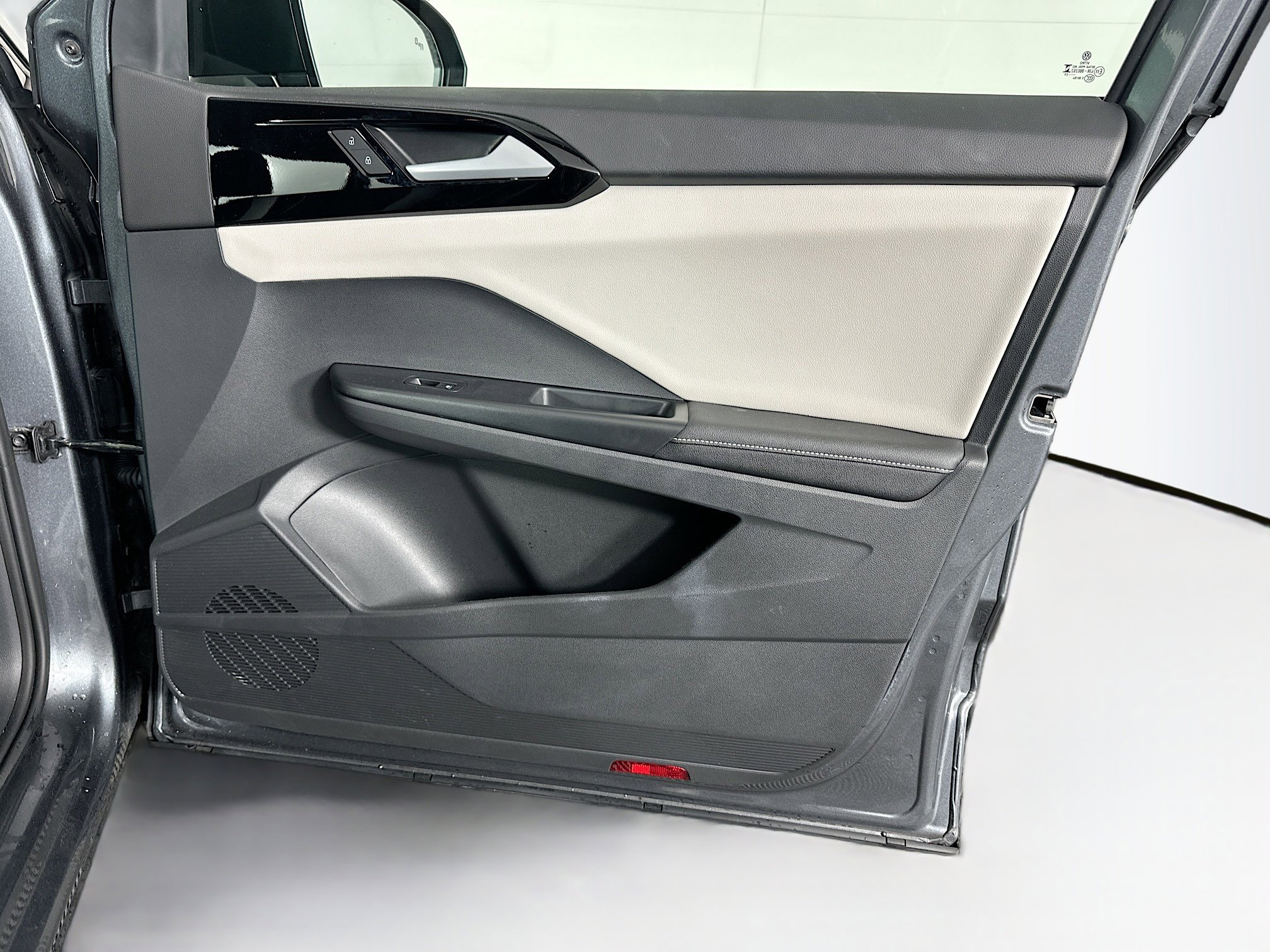 Used 2025 Volkswagen Taos S image 30