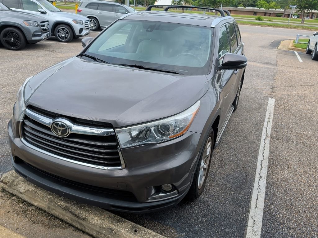 Used 2015 Toyota Highlander Limited Platinum AWD/4WD image 4