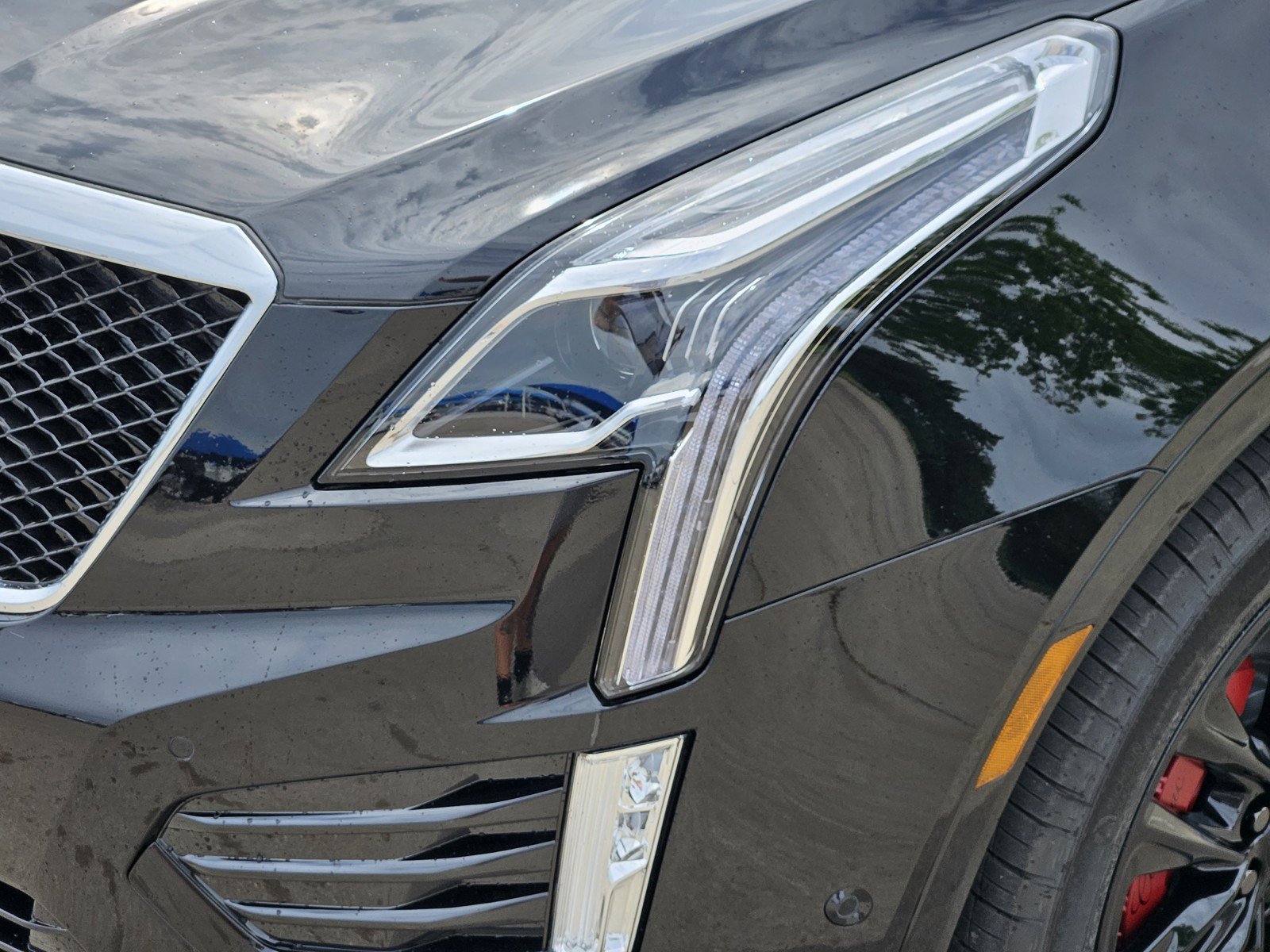 New 2026 Cadillac XT5 Sportv w/ LPO, Onyx Lite Package AWD/4WD image 5