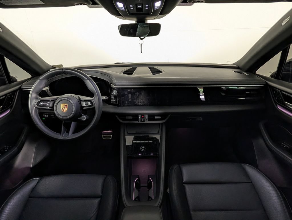 Certified 2025 Porsche Macan 4S Electric AWD/4WD image 18
