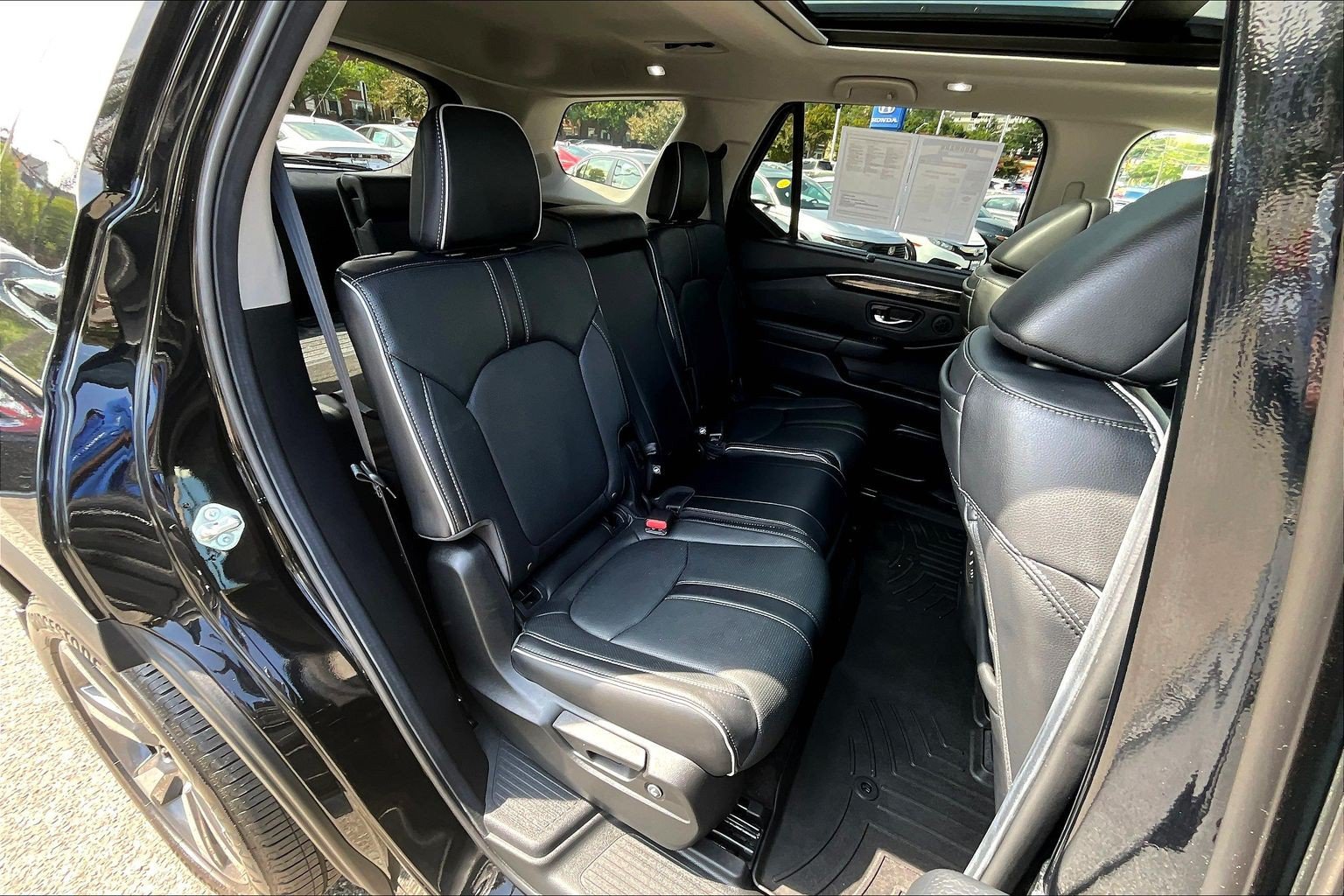 Used 2025 Honda Pilot Elite image 29
