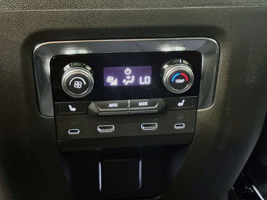 New 2026 GMC Yukon Denali w/ Denali Reserve Package AWD/4WD image 27