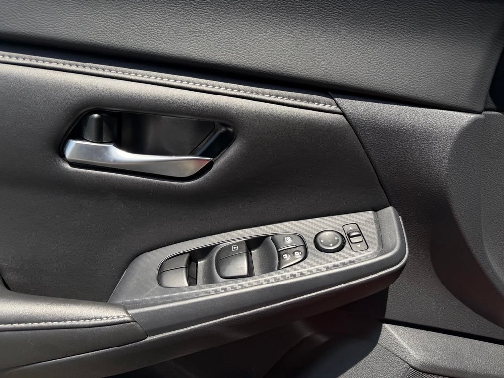 Used 2025 Nissan Sentra SV w/ All-Weather Package FWD image 13