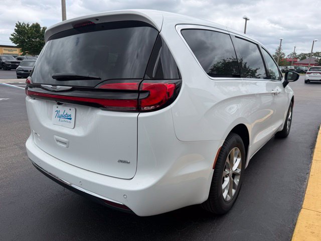 New 2026 Chrysler Pacifica Select AWD/4WD image 11