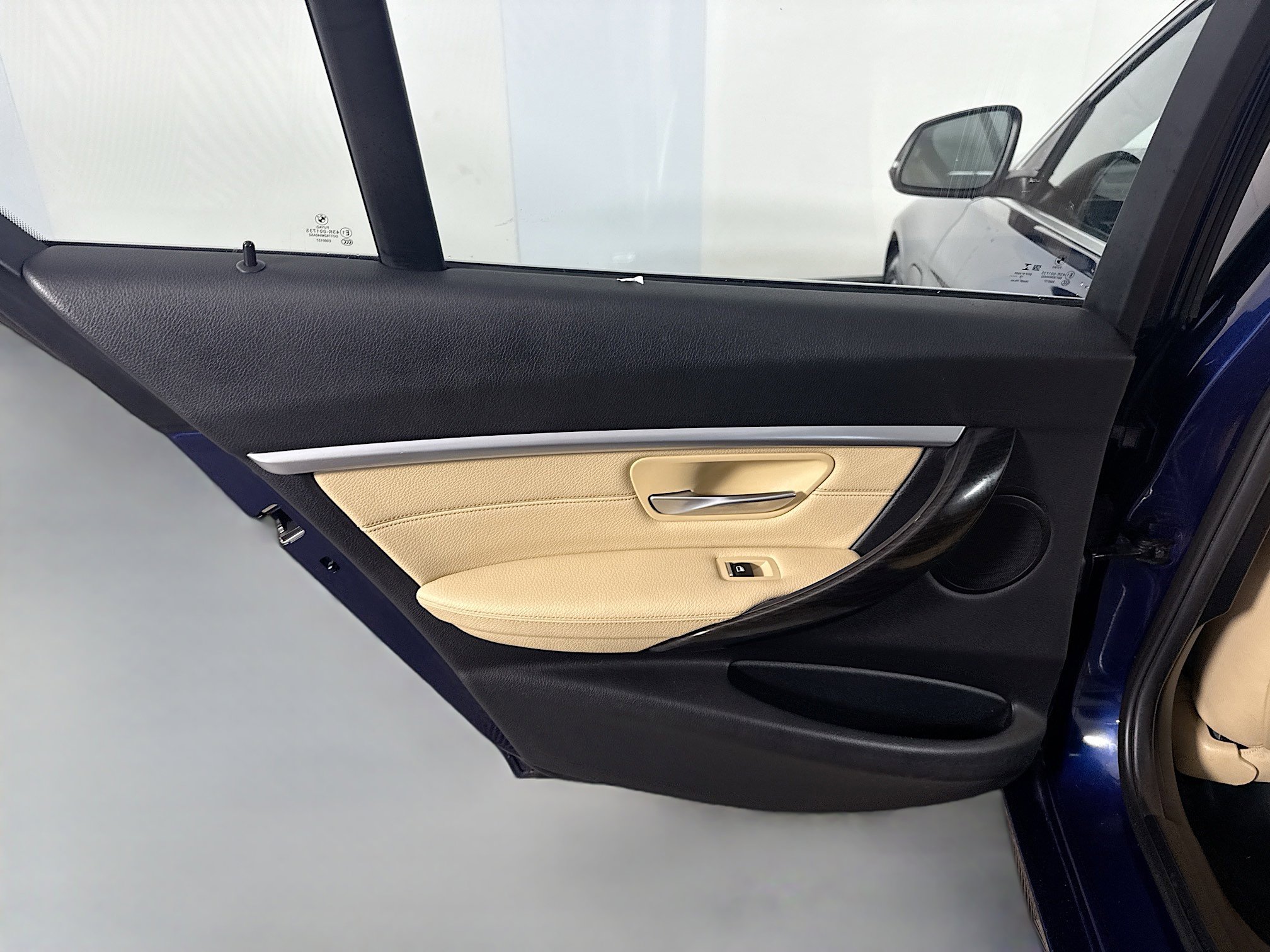 Used 2017 BMW 330e image 26