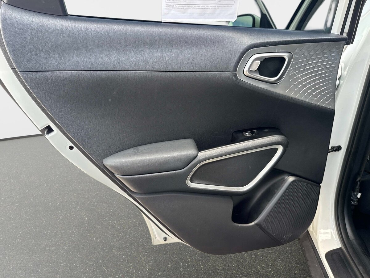 Used 2020 Kia Soul LX FWD image 11