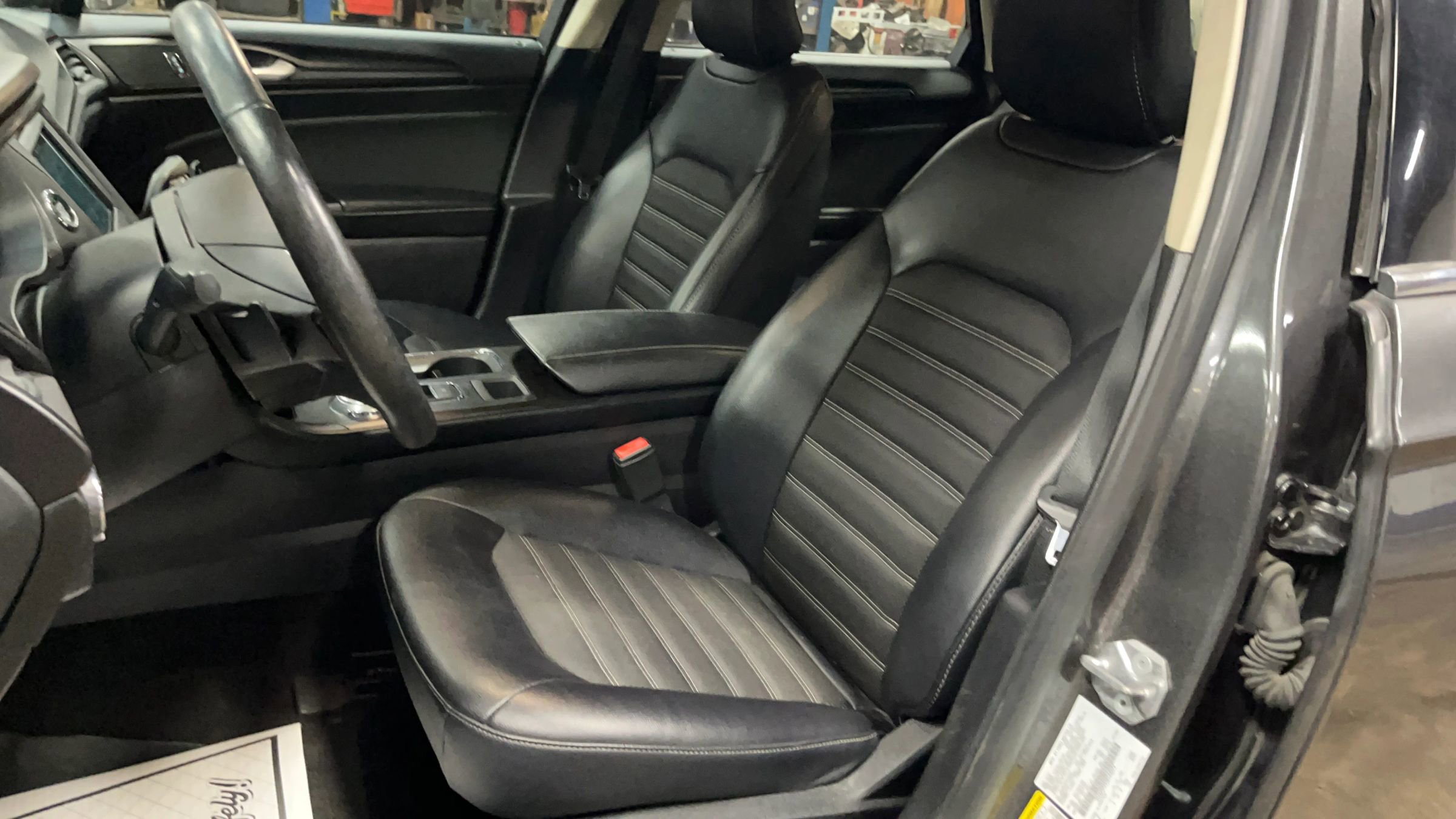 Used 2018 Ford Fusion SE w/ Equipment Group 201A image 4