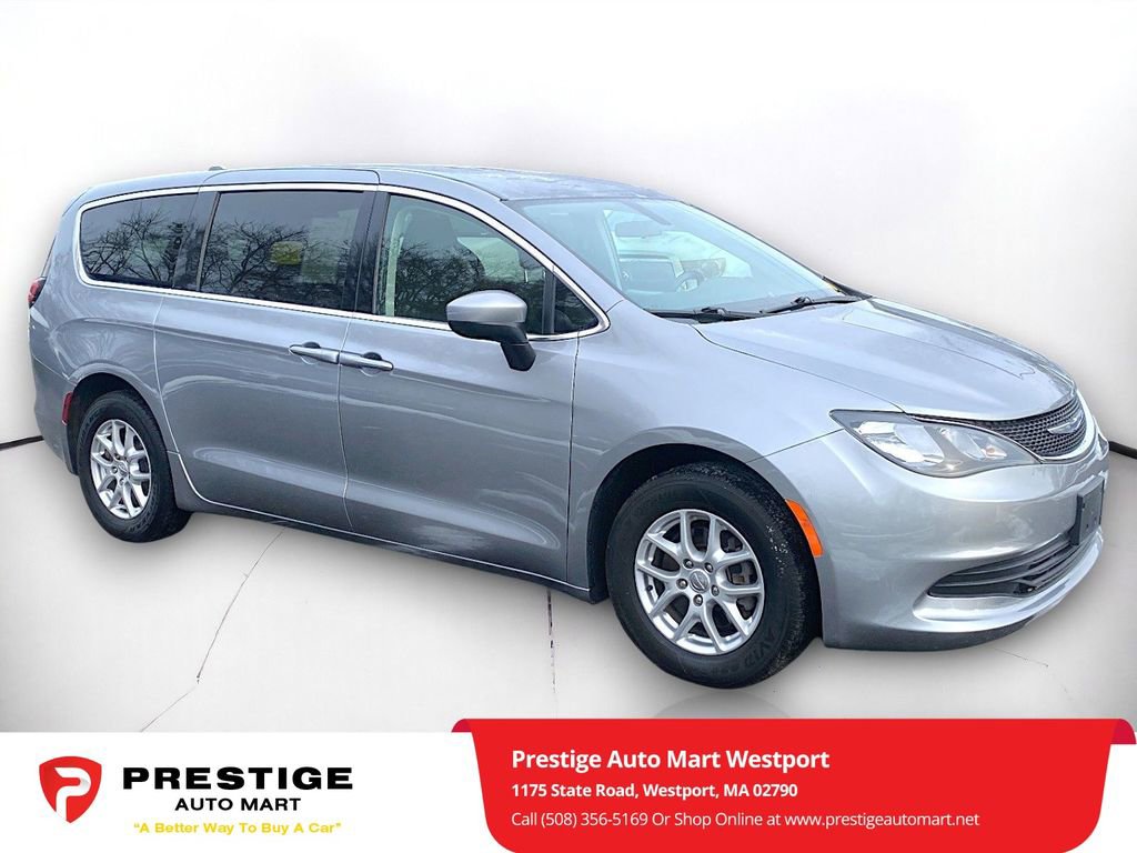 Used 2020 Chrysler Voyager LX image 1