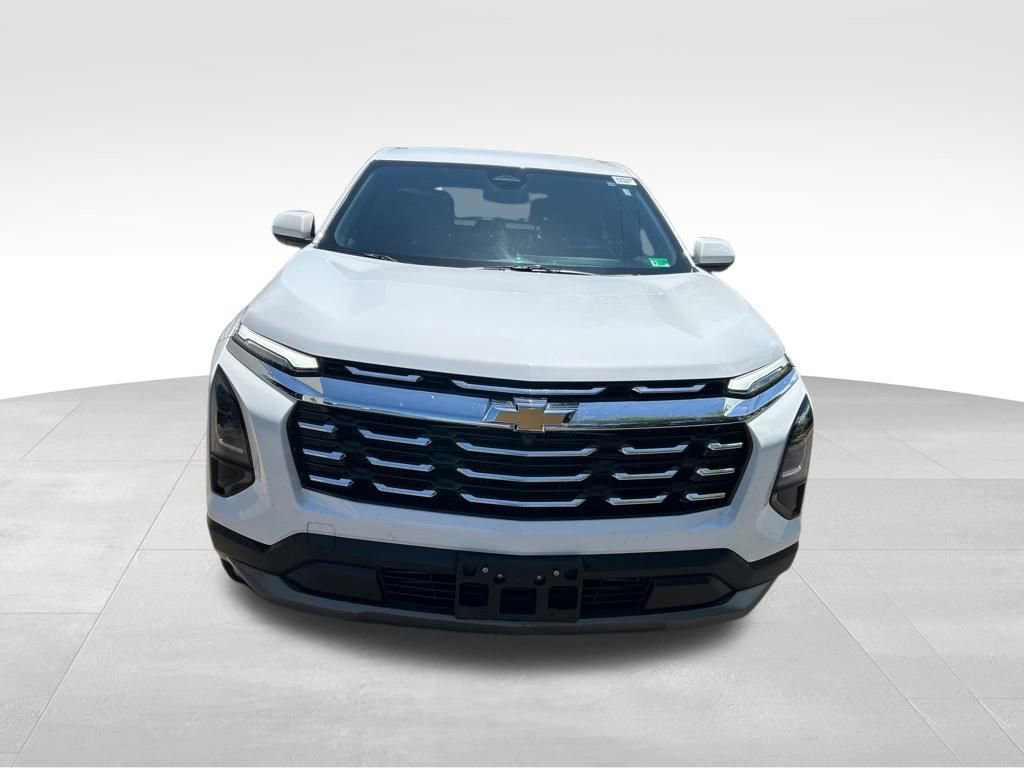 Used 2026 Chevrolet Equinox LT AWD/4WD image 2