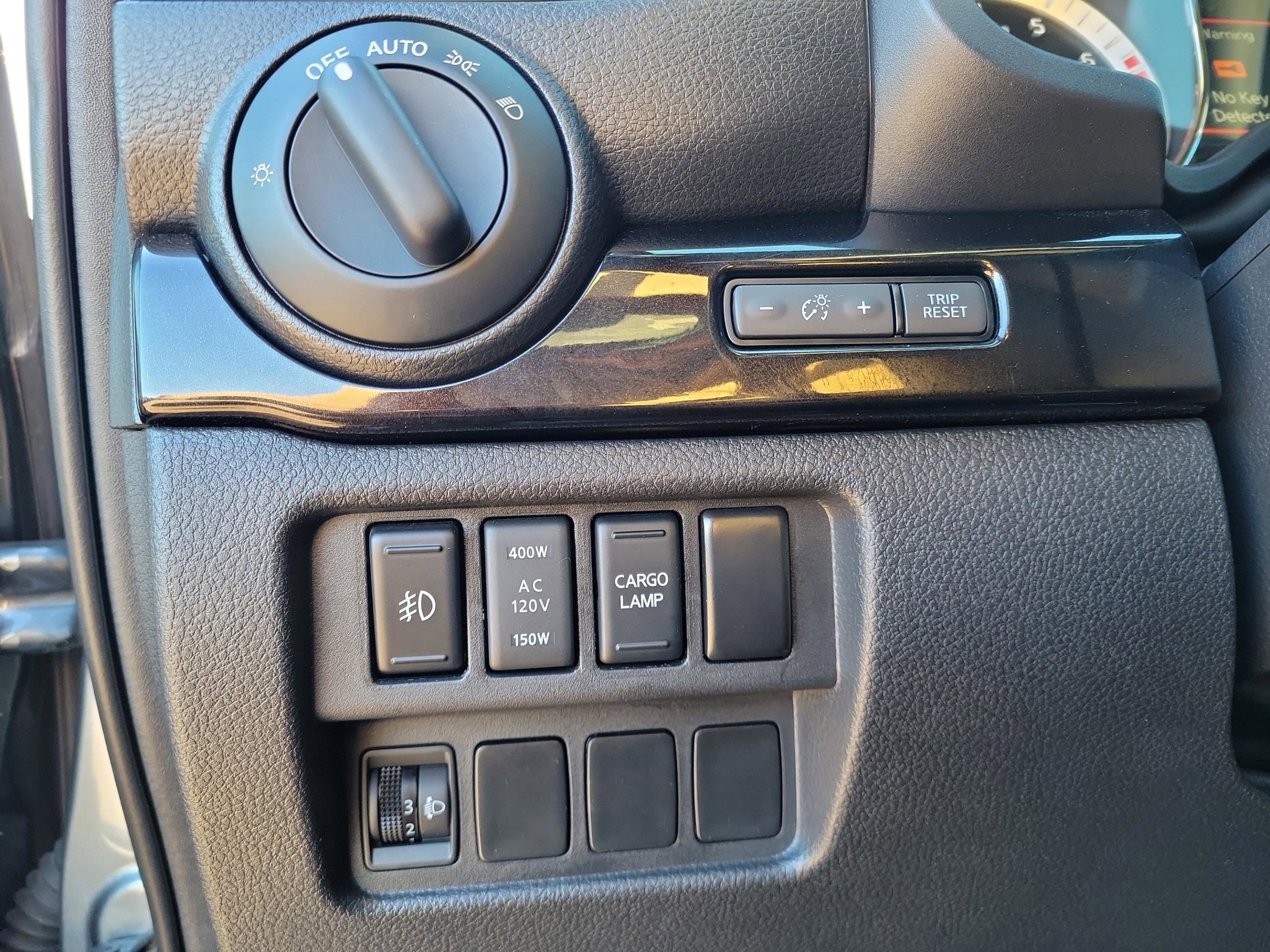 Used 2019 Nissan Titan SV w/ SV Convenience Package image 23