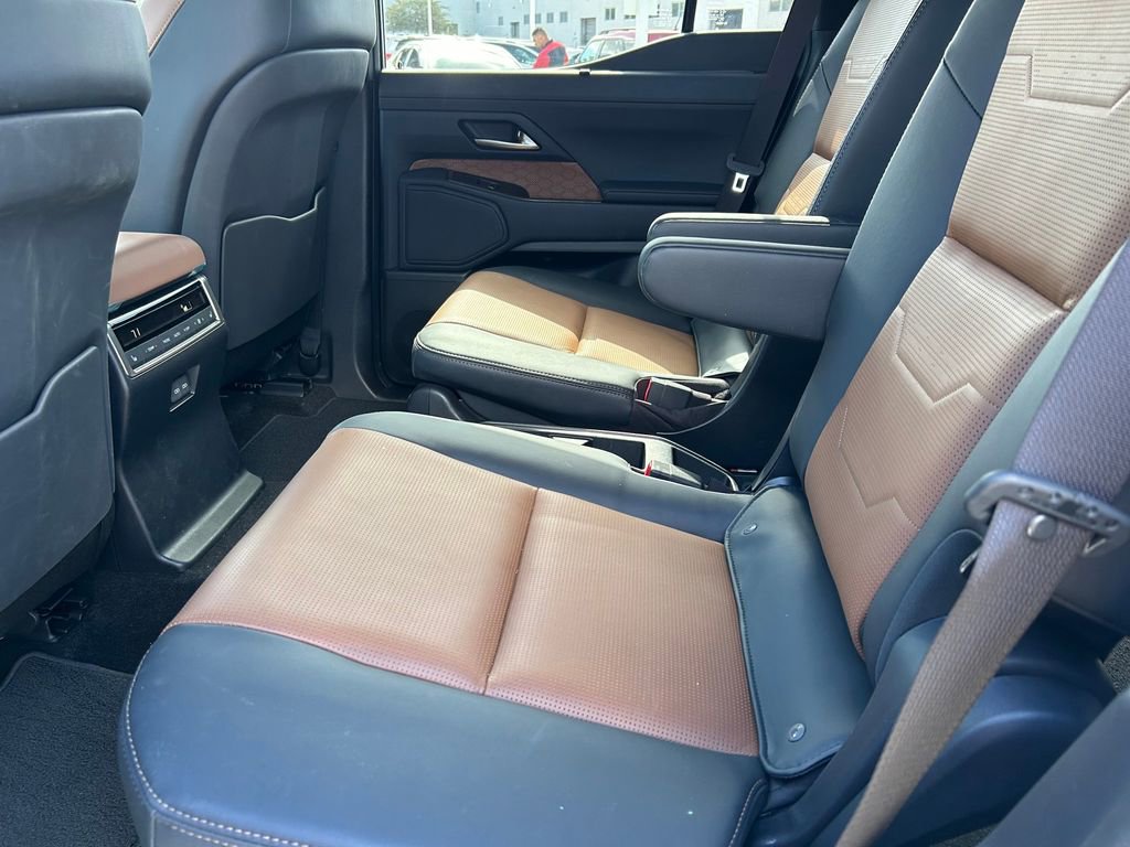 Used 2025 Lexus GX 550 AWD/4WD image 17