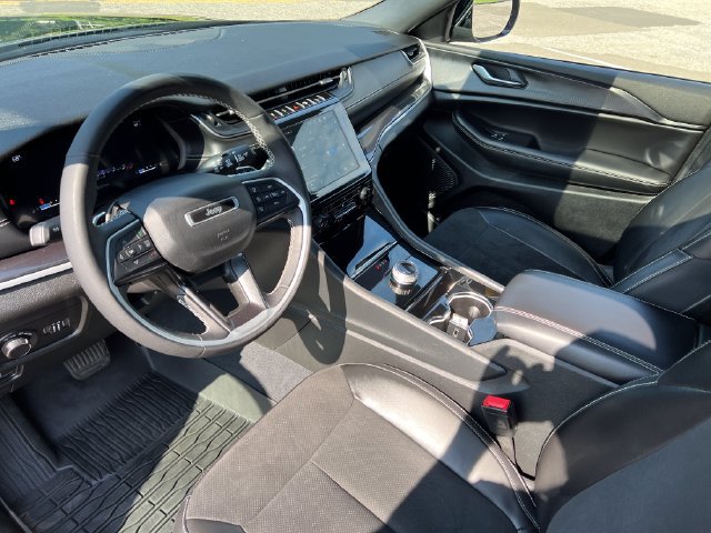 Used 2023 Jeep Grand Cherokee L Laredo AWD/4WD image 18