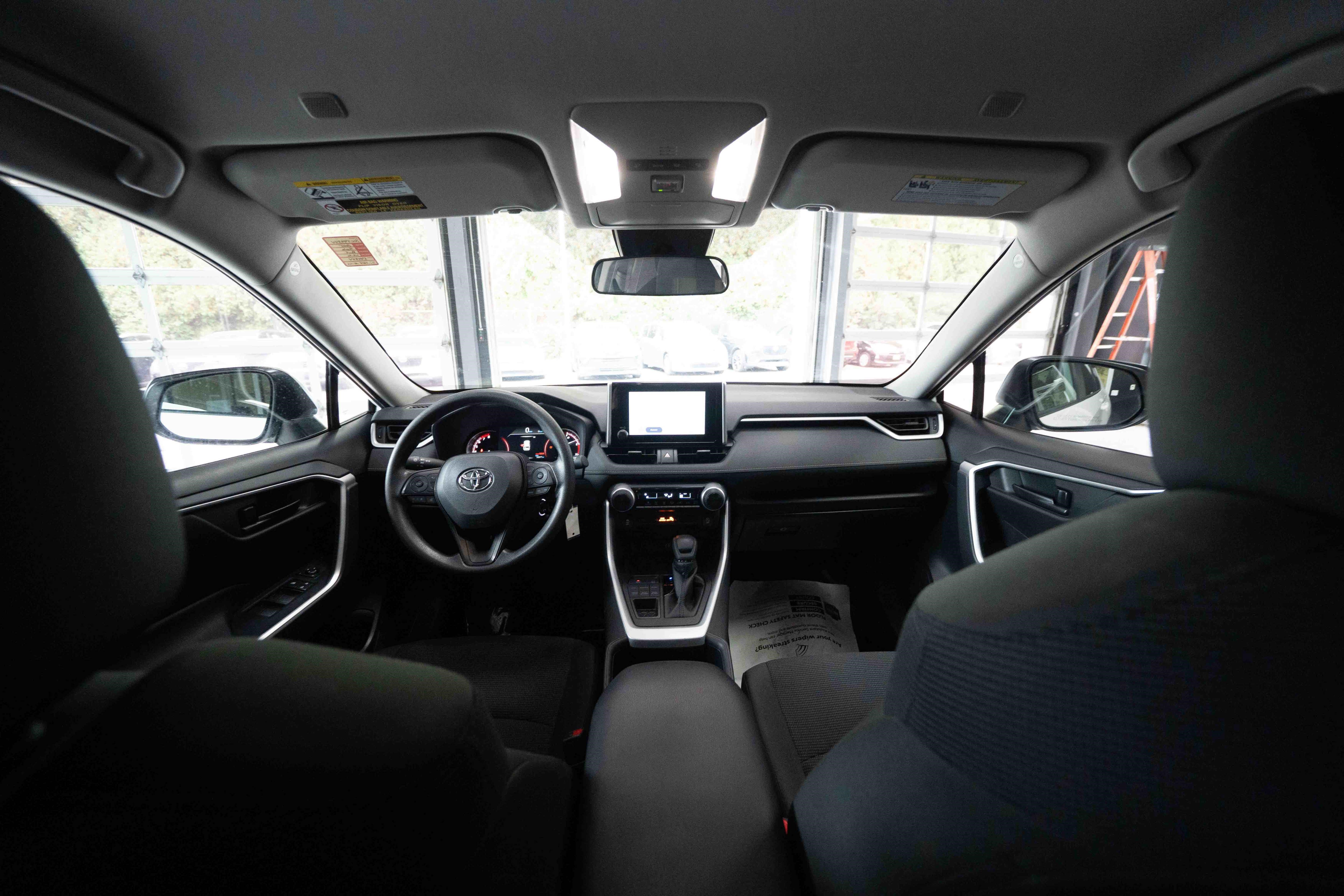 Used 2025 Toyota RAV4 LE AWD/4WD image 19