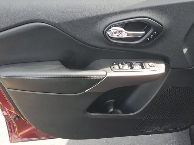 Used 2019 Jeep Cherokee Limited AWD/4WD image 16