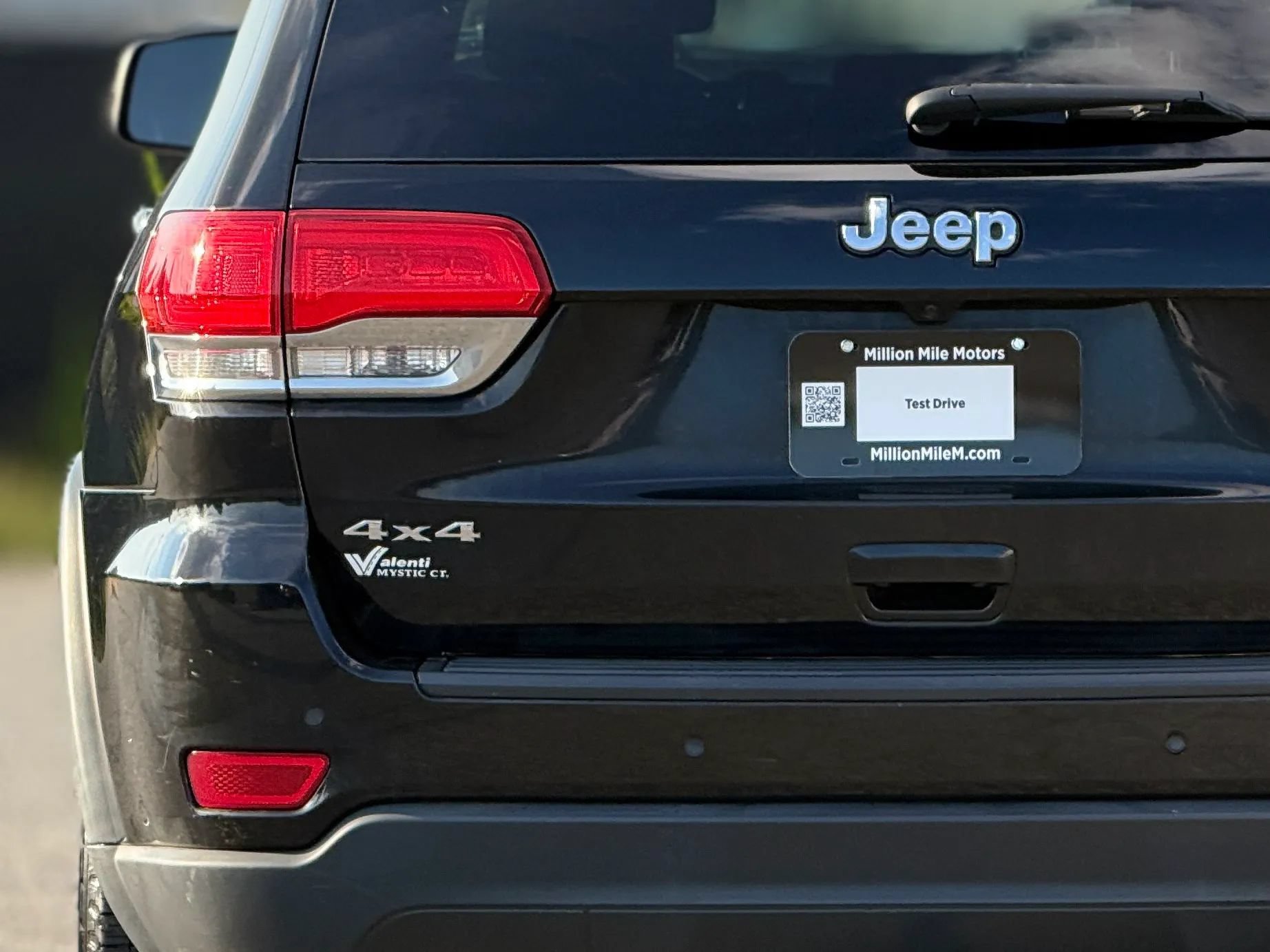 Used 2017 Jeep Grand Cherokee Laredo AWD/4WD image 13