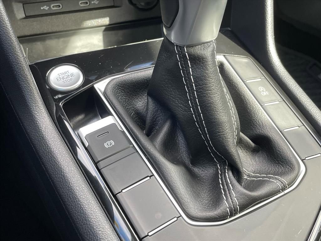 Used 2023 Volkswagen Taos SE w/ Panoramic Sunroof Package image 18