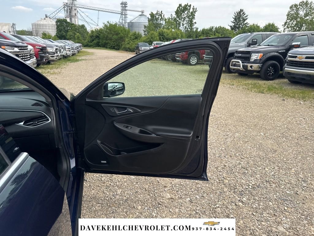 Used 2017 Chevrolet Malibu LT w/ Leather Package FWD image 31