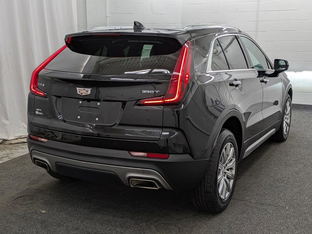 Used 2023 Cadillac XT4 Premium Luxury image 2