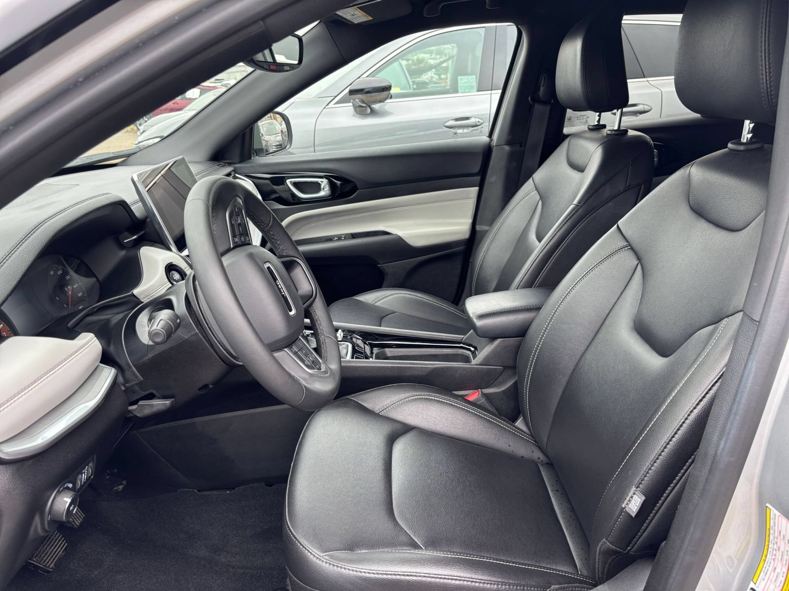 Used 2025 Jeep Compass Limited AWD/4WD image 27