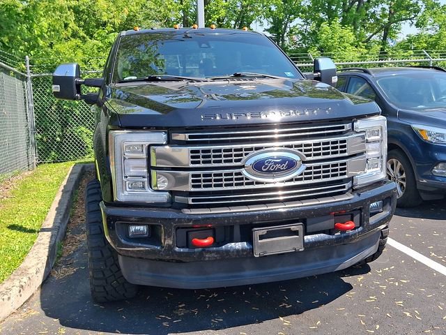 Used 2017 Ford F250 Platinum w/ Platinum Ultimate Package AWD/4WD image 2