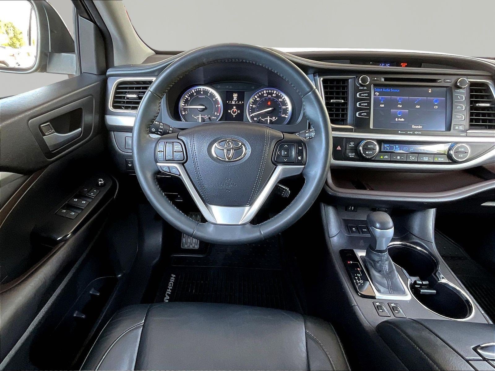Used 2016 Toyota Highlander XLE AWD/4WD image 8