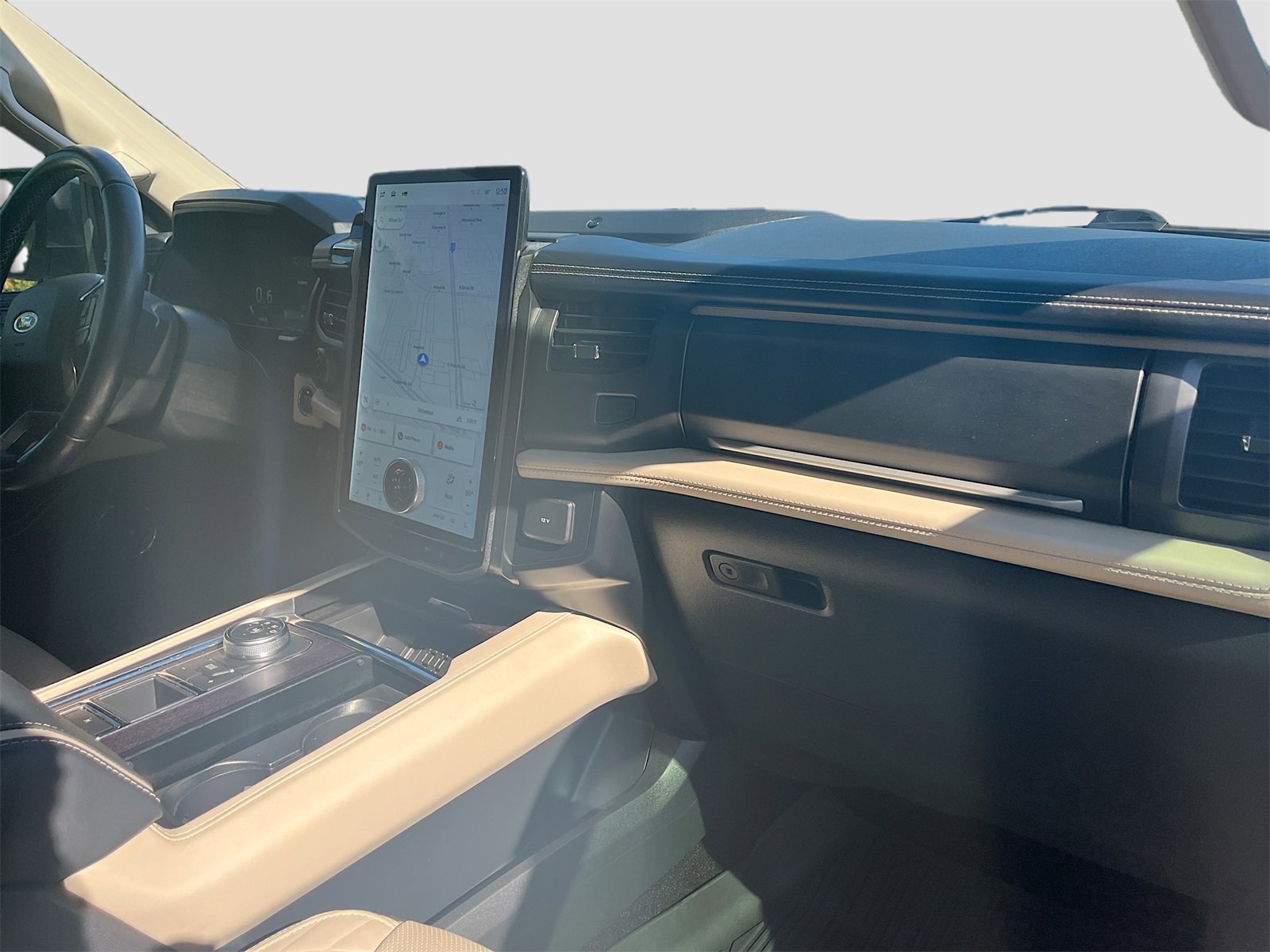 Used 2023 Ford Expedition Platinum image 32