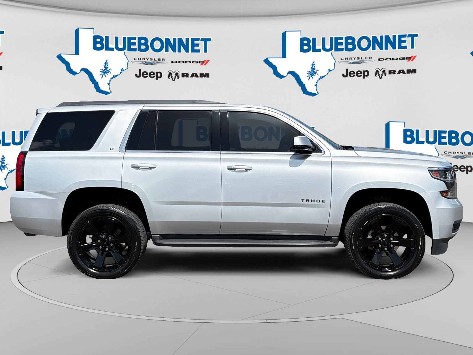 Used 2017 Chevrolet Tahoe LT w/ Luxury Package AWD/4WD image 4