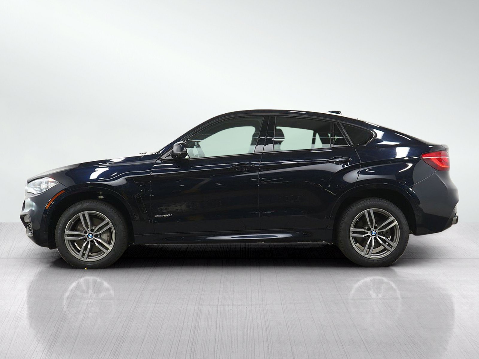 Used 2019 BMW X6 xDrive50i w/ M Sport Package AWD/4WD image 3