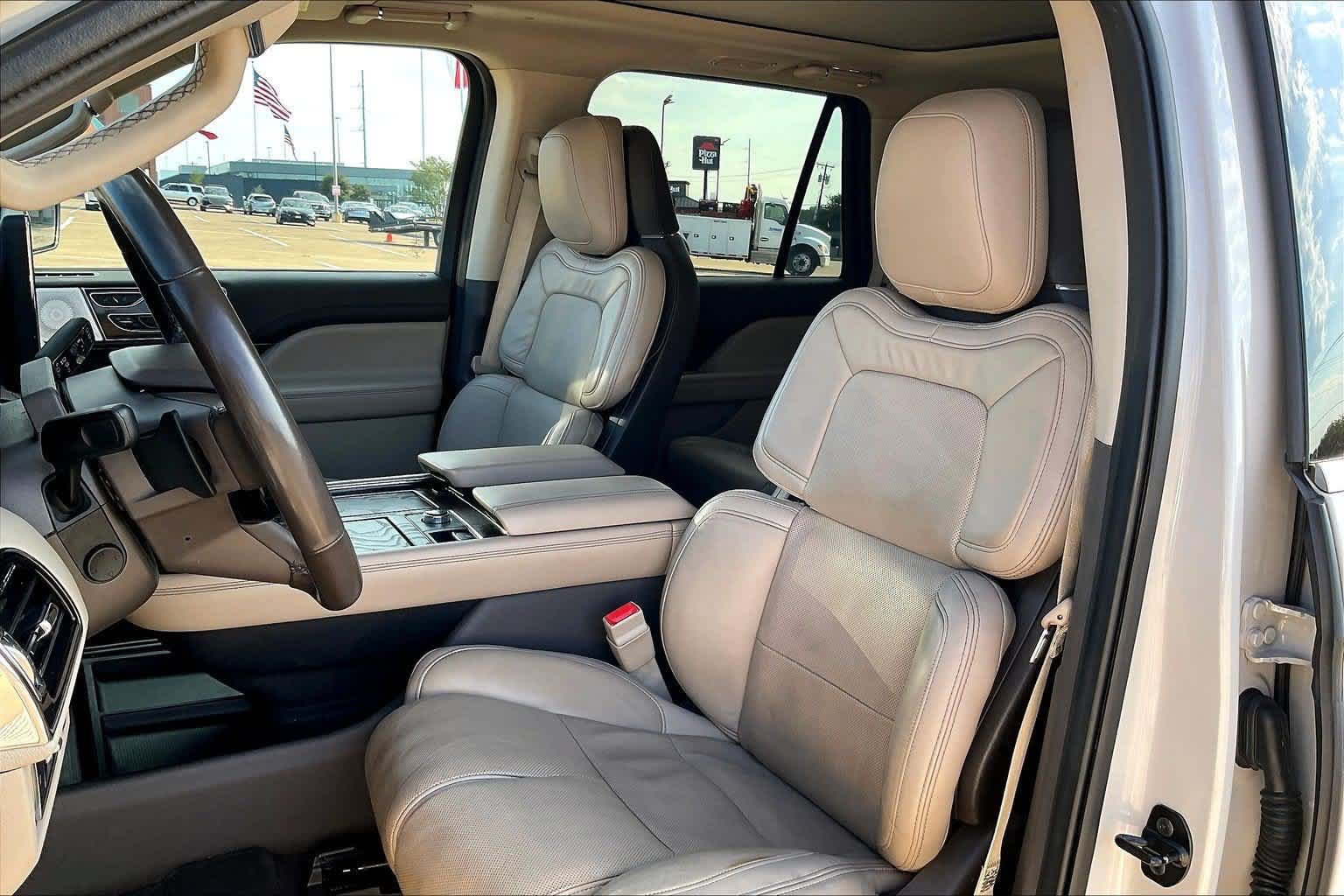 Used 2022 Lincoln Navigator Reserve AWD/4WD image 9