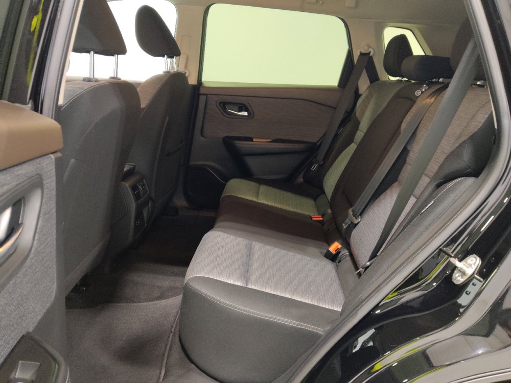 Used 2023 Nissan Rogue SV image 18