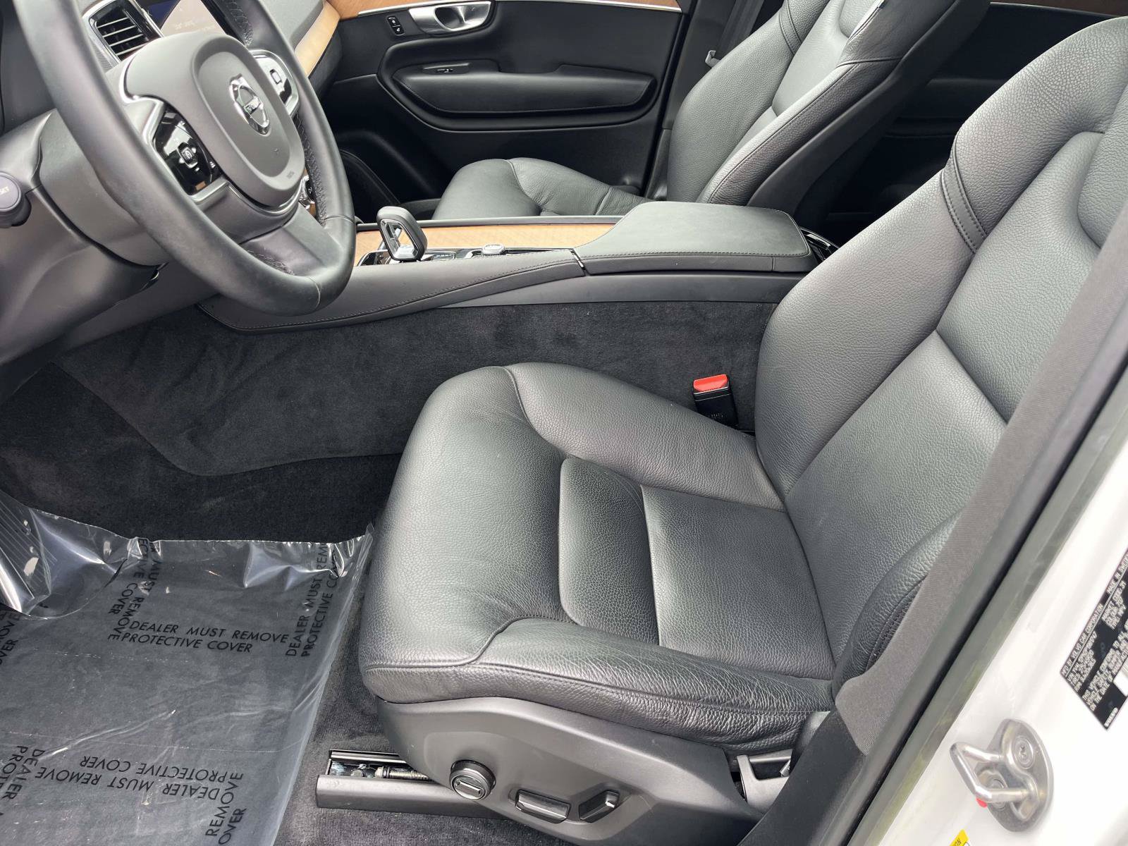 Certified 2023 Volvo XC90 B5 Plus w/ Protection Package AWD/4WD image 17